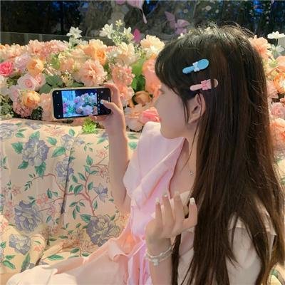 帐棚顶上的马戏团艺人